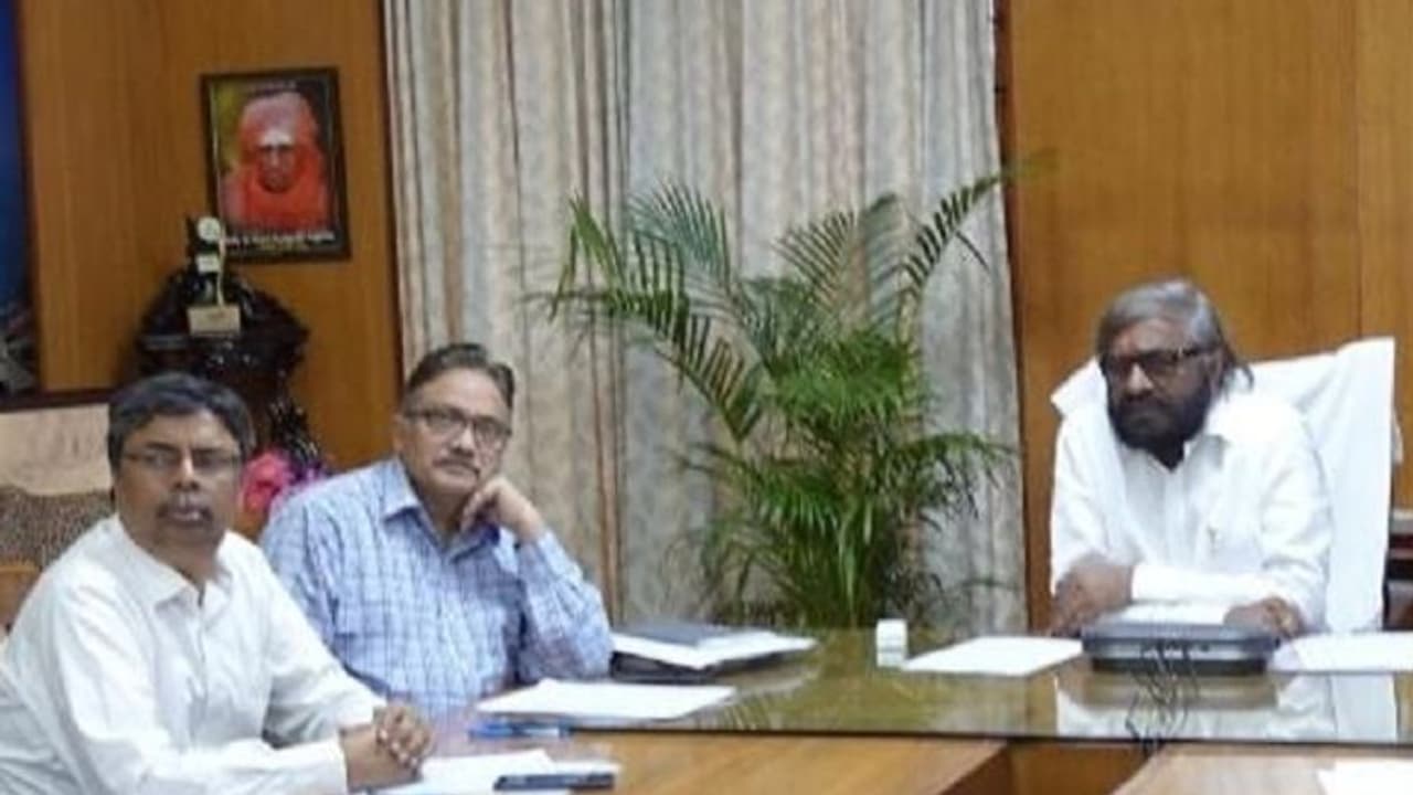 ಕೊಡಗು: ಆನೆ ದಾಳಿಯಿಂದ ಜೀವಹಾನಿ ಆಗದಂತೆ ಕ್ರಮ ವಹಿಸಲು ಸಚಿವ ಖಂಡ್ರೆ ಸೂಚನೆ ಕೊಡಗು: ಆನೆ ದಾಳಿಯಿಂದ ಜೀವಹಾನಿ ಆಗದಂತೆ ಕ್ರಮ ವಹಿಸಲು ಸಚಿವ ಖಂಡ್ರೆ ಸೂಚನೆ