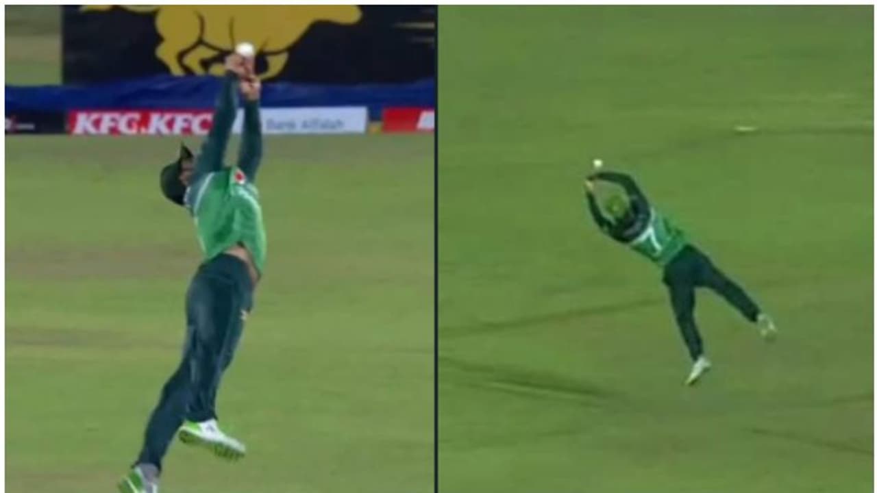 ആദ്യ കിട്ടിയില്ല, രണ്ടാം ശ്രമത്തില് വിട്ടില്ല! അഫ്ഗാനെതിരെ അവിശ്വസനീയ ക്യാച്ചുമായി പാക് താരം ഷദാബ് ഖാന് ആദ്യ കിട്ടിയില്ല, രണ്ടാം ശ്രമത്തില് വിട്ടില്ല! അഫ്ഗാനെതിരെ അവിശ്വസനീയ ക്യാച്ചുമായി പാക് താരം ഷദാബ് ഖാന്