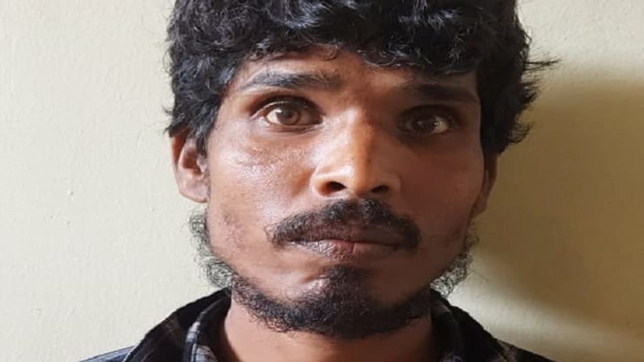 ಚಿಕ್ಕಮಗಳೂರು: ಕೊಲೆ ಮಾಡಿ ನೆಮ್ಮದಿಯಾಗಿದ್ದ ಪ್ರಿಯಕರ, 5 ತಿಂಗಳ ಬಳಿಕ ಕೊಲೆ ರಹಸ್ಯ ಬಯಲು..! ಚಿಕ್ಕಮಗಳೂರು: ಕೊಲೆ ಮಾಡಿ ನೆಮ್ಮದಿಯಾಗಿದ್ದ ಪ್ರಿಯಕರ, 5 ತಿಂಗಳ ಬಳಿಕ ಕೊಲೆ ರಹಸ್ಯ ಬಯಲು..!