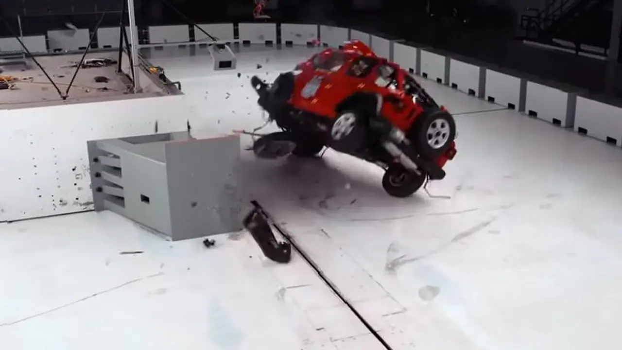 ಅಪಘಾತವಾದರೆ ನಾವೆಷ್ಟು ಸುರಕ್ಷಿತ: ಭಾರತದಲ್ಲೇ ಸಾಧ್ಯ ಇನ್ನು ವಾಹನ ಸುರಕ್ಷತಾ ಪರೀಕ್ಷೆ ಅಪಘಾತವಾದರೆ ನಾವೆಷ್ಟು ಸುರಕ್ಷಿತ: ಭಾರತದಲ್ಲೇ ಸಾಧ್ಯ ಇನ್ನು ವಾಹನ ಸುರಕ್ಷತಾ ಪರೀಕ್ಷೆ