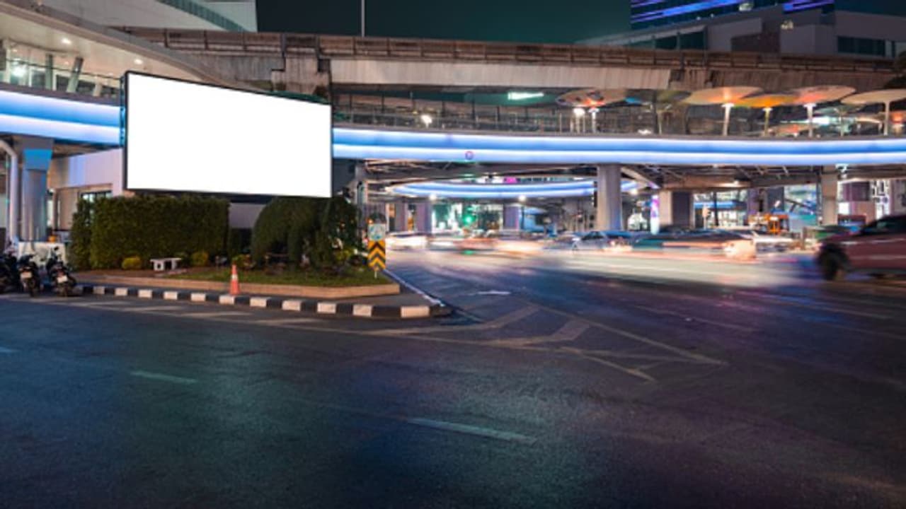 നഗര മധ്യത്തിലെ പരസ്യ ബോര്ഡിലൂടെ അശ്ലീല വീഡിയോ പ്രദര്ശനം, ഹാക്കര് പിടിയില്, കാരണം... നഗര മധ്യത്തിലെ പരസ്യ ബോര്ഡിലൂടെ അശ്ലീല വീഡിയോ പ്രദര്ശനം, ഹാക്കര് പിടിയില്, കാരണം...