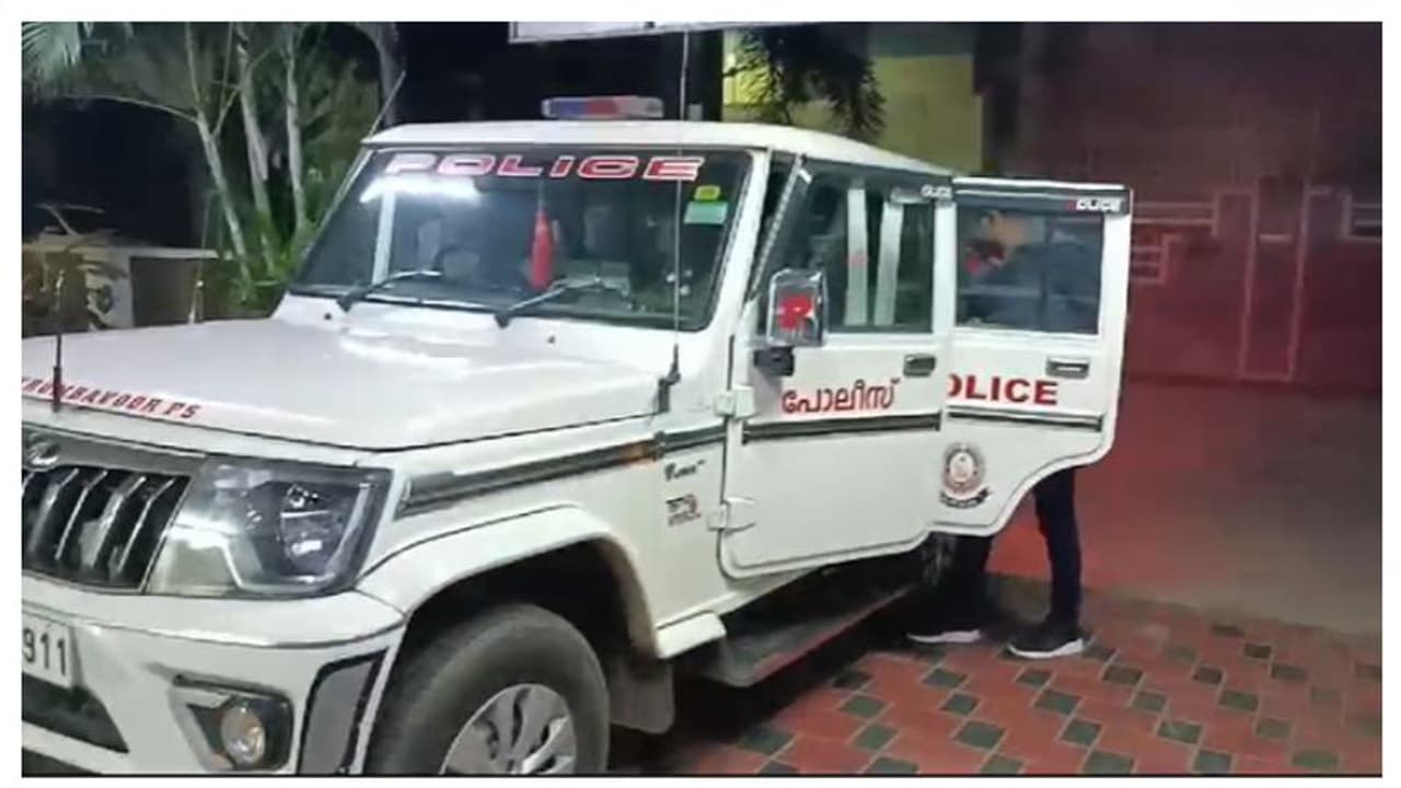 വിദ്യാർത്ഥികളിൽ നിന്ന് ലഹരിമരുന്ന് പിടികൂടി വിദ്യാർത്ഥികളിൽ നിന്ന് ലഹരിമരുന്ന് പിടികൂടി