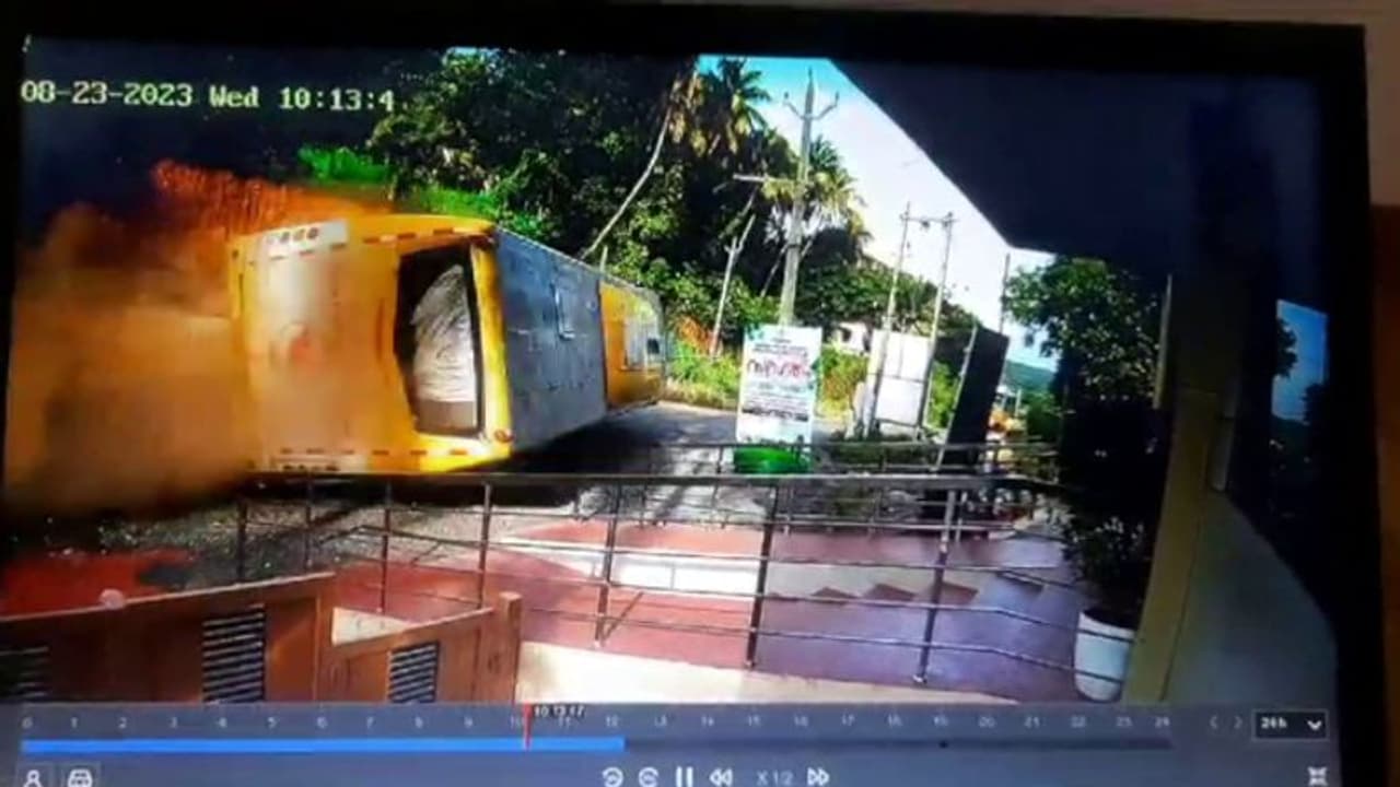 പാലക്കാട് ബസ് അപകടം; ബസ് അമിത വേഗതയിലെന്ന് സൂചന, ഡ്രൈവറെ ചോദ്യം ചെയ്യും പാലക്കാട് ബസ് അപകടം; ബസ് അമിത വേഗതയിലെന്ന് സൂചന, ഡ്രൈവറെ ചോദ്യം ചെയ്യും