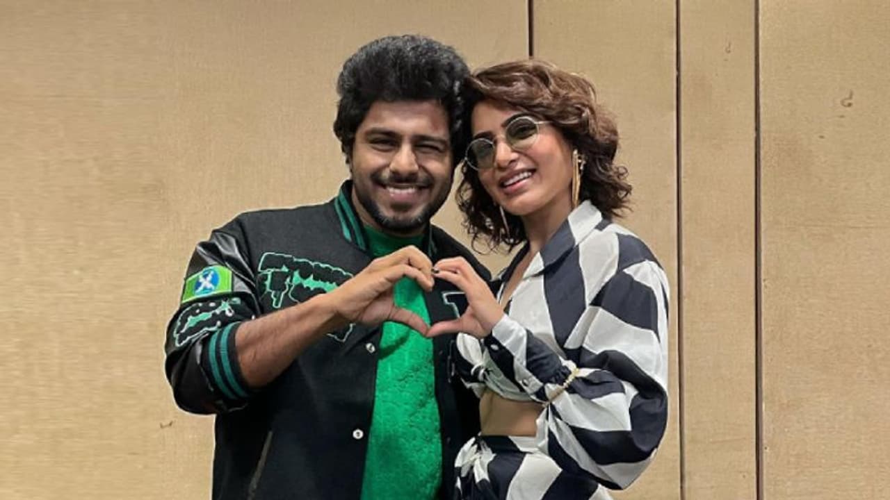 11 வருஷ லவ்... காதல் பரிசோடு புரபோஸ் பண்ணிய சீரியல் நடிகர்... அன்போடு ஏற்றுக்கொண்ட சமந்தா வைரலாகும் வீடியோ 11 வருஷ லவ்... காதல் பரிசோடு புரபோஸ் பண்ணிய சீரியல் நடிகர்... அன்போடு ஏற்றுக்கொண்ட சமந்தா வைரலாகும் வீடியோ