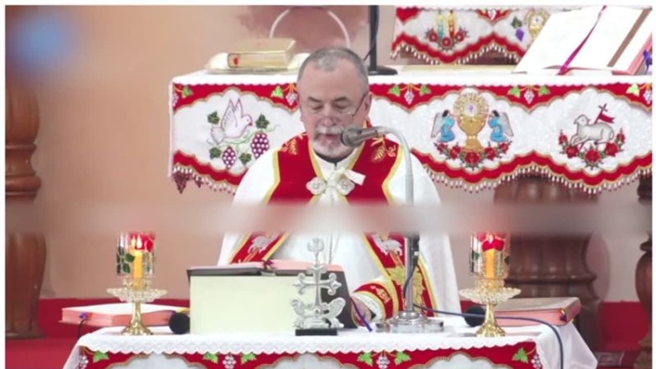 എറണാകുളം അങ്കമാലി കുര്ബാന തര്ക്കം; ആദ്യഘട്ടം പൂര്ത്തിയാക്കി ആര്ച്ച് ബിഷപ് സിറില് വാസില് മടങ്ങി എറണാകുളം അങ്കമാലി കുര്ബാന തര്ക്കം; ആദ്യഘട്ടം പൂര്ത്തിയാക്കി ആര്ച്ച് ബിഷപ് സിറില് വാസില് മടങ്ങി