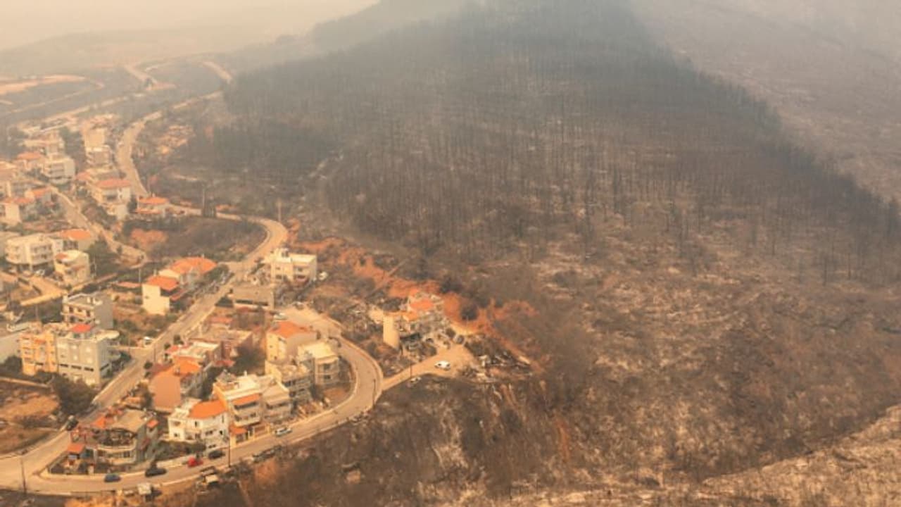 ദിവസങ്ങളായി അണയാതെ കാട്ടുതീ, ഗ്രീസില് വനമേഖലയില് 18 കത്തിക്കരിഞ്ഞ മൃതദേഹങ്ങള് ദിവസങ്ങളായി അണയാതെ കാട്ടുതീ, ഗ്രീസില് വനമേഖലയില് 18 കത്തിക്കരിഞ്ഞ മൃതദേഹങ്ങള്