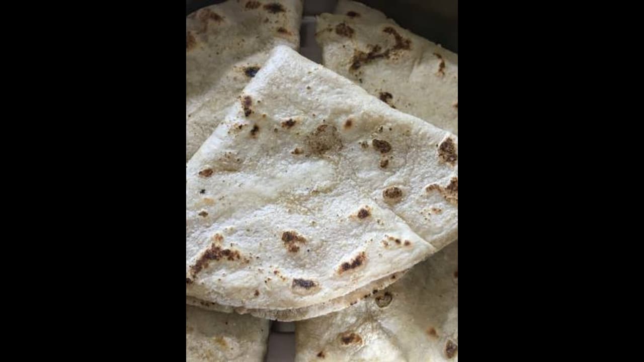 சப்பாத்தியை ஒத்தையில சாப்பிட்ட அக்கா... பசியோடு தூக்கில் தொங்கிய 10ஆம் வகுப்பு மாணவி! சப்பாத்தியை ஒத்தையில சாப்பிட்ட அக்கா... பசியோடு தூக்கில் தொங்கிய 10ஆம் வகுப்பு மாணவி!