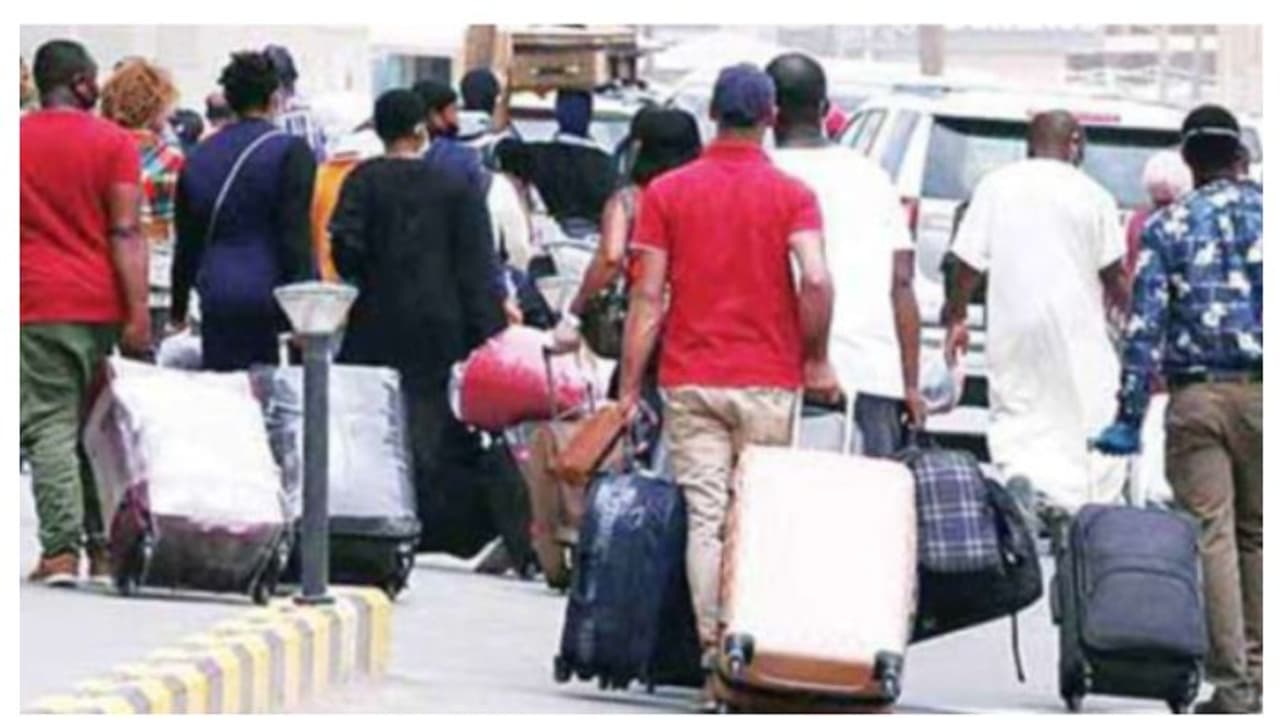 പ്രവാസി നാടുകടത്തല് വര്ധിക്കുന്നു; ഏഴര മാസത്തിനിടെ കാല്ലക്ഷം പേരെ നാടുകടത്തി പ്രവാസി നാടുകടത്തല് വര്ധിക്കുന്നു; ഏഴര മാസത്തിനിടെ കാല്ലക്ഷം പേരെ നാടുകടത്തി