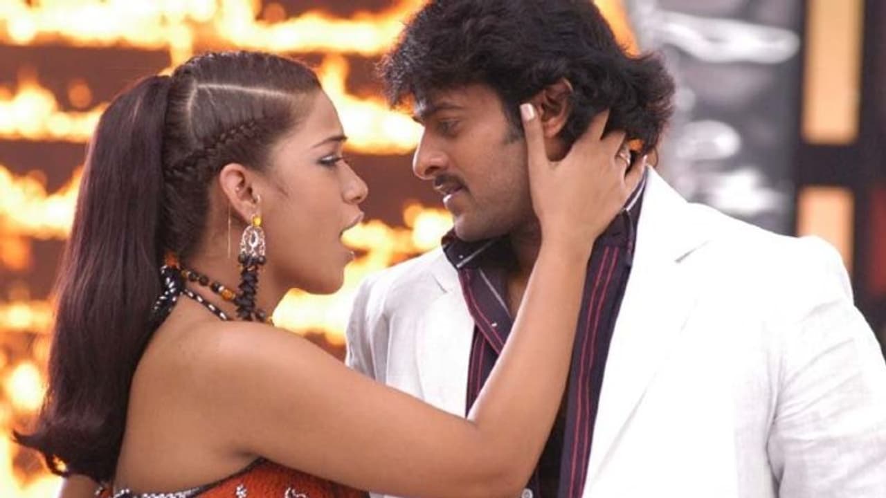 ప్రభాస్ మూవీ ఐటెం సాంగ్ తో భక్తి పాట, తెగ వైరల్.. బీట్ సింక్ మాత్రం కేక.. 