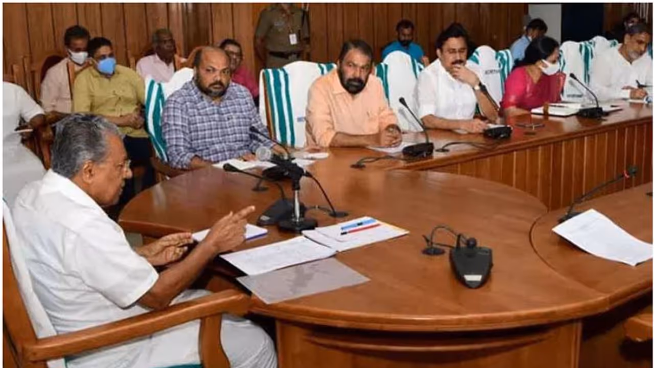 പൂരം കലക്കൽ: മന്ത്രിസഭാ യോഗത്തിൽ ശക്തമായ നടപടി ആവശ്യപ്പെട്ട് മന്ത്രി രാജൻ; കാത്തിരിക്കണമെന്ന് മുഖ്യമന്ത്രി