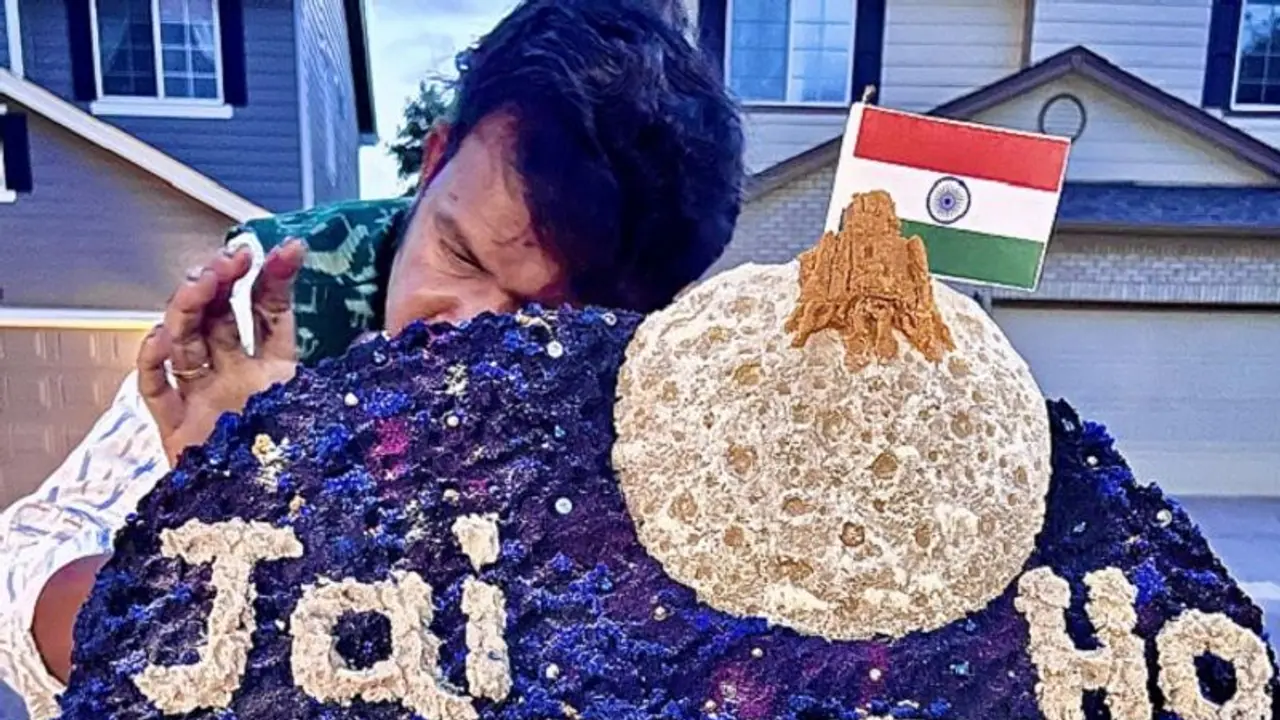 Chandrayaan 3 landing: Sand artist Sudarsan Pattnaik creates sculpture of India's moon mission | WATCH Chandrayaan 3 landing: Sand artist Sudarsan Pattnaik creates sculpture of India's moon mission | WATCH