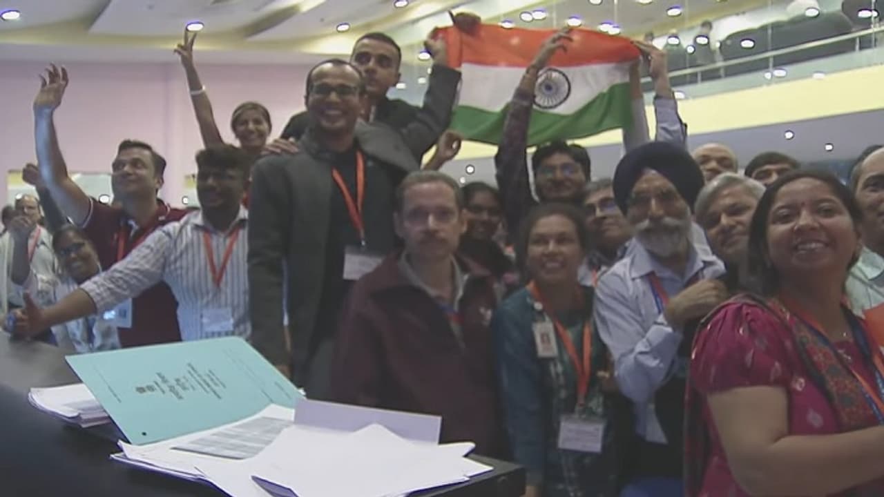 ಚಂದ್ರಯಾನ 3: ಇಸ್ರೋದಲ್ಲಿ 20 ನಿಮಿಷ ಆತಂಕ, ಬಳಿಕ ಹರ್ಷ, ಕೇಕೆ ಚಂದ್ರಯಾನ 3: ಇಸ್ರೋದಲ್ಲಿ 20 ನಿಮಿಷ ಆತಂಕ, ಬಳಿಕ ಹರ್ಷ, ಕೇಕೆ