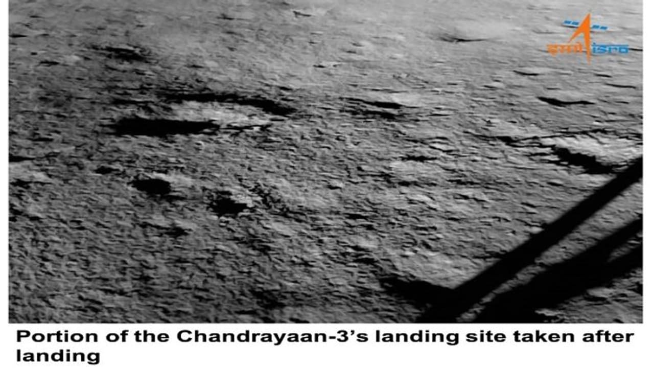 Chandrayaan 3: ಚಂದ್ರನ ನೆಲದ ಮೇಲೆ ಕಾಲಿಟ್ಟ ಬಳಿಕ ತೆಗೆದ ಮೊದಲ ಚಿತ್ರ!