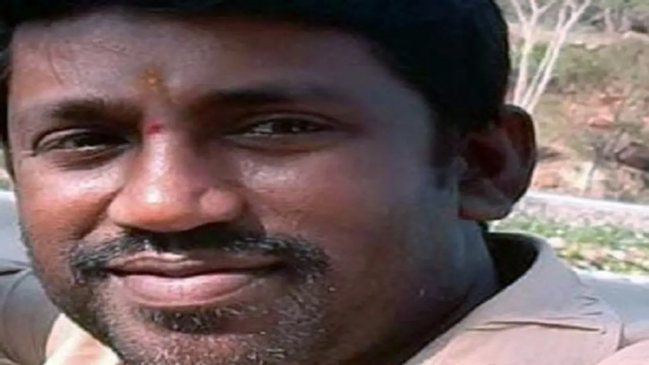 ಕೋಲಾರ: ಲಂಚ ಸ್ವೀಕರಿಸುವ ವೇಳೆ ಲೋಕಾ ಬಲೆಗೆ ಬಿದ್ದ ಭ್ರಷ್ಟ ಅಧಿಕಾರಿ ಕೋಲಾರ: ಲಂಚ ಸ್ವೀಕರಿಸುವ ವೇಳೆ ಲೋಕಾ ಬಲೆಗೆ ಬಿದ್ದ ಭ್ರಷ್ಟ ಅಧಿಕಾರಿ