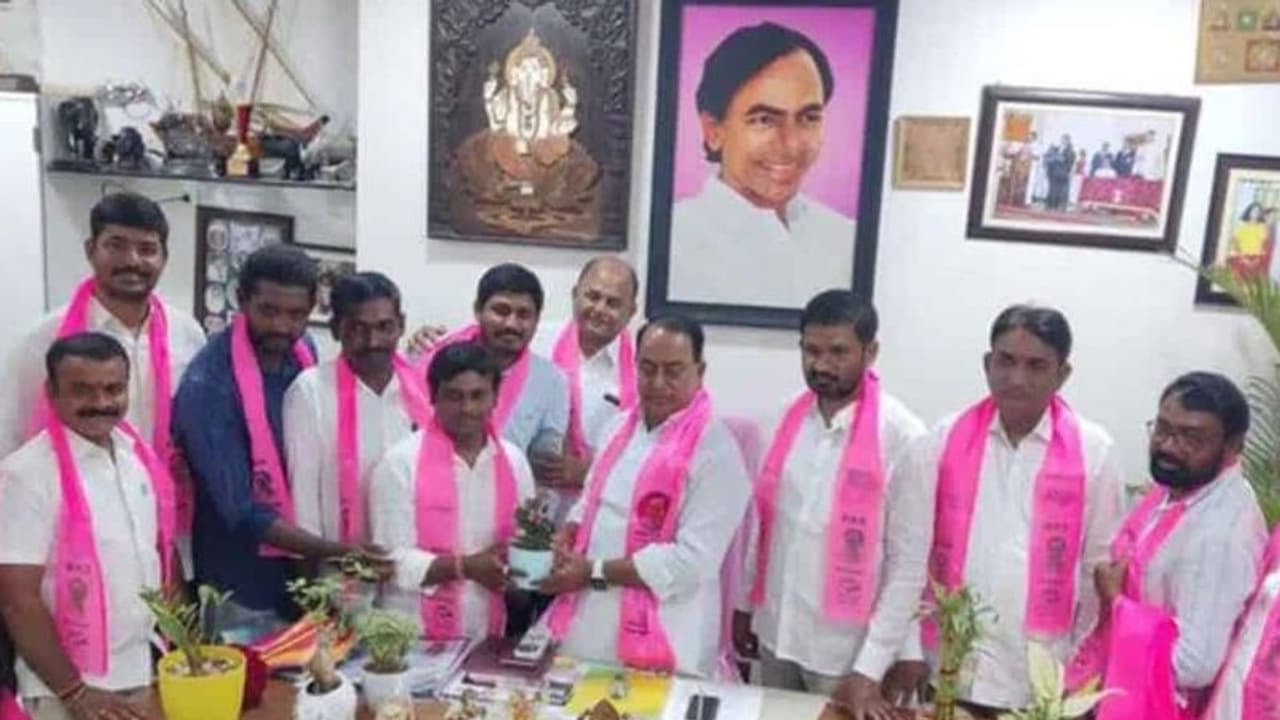 Telangana Assembly Elections 2023: బీఆర్ఎస్లోకి పలువురు నిర్మల్ బీజేపీ నాయకులు, కార్యకర్తలు Telangana Assembly Elections 2023: బీఆర్ఎస్లోకి పలువురు నిర్మల్ బీజేపీ నాయకులు, కార్యకర్తలు