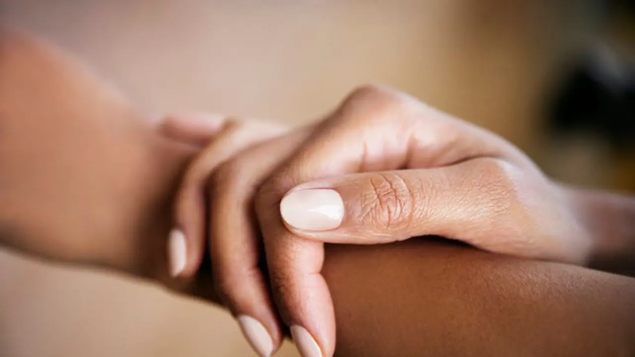 நம் கை விரல் நகங்களில் வெள்ளை கோடு இருந்தால் அதிர்ஷ்டம் வரும்னு சொல்றது உண்மையா? 