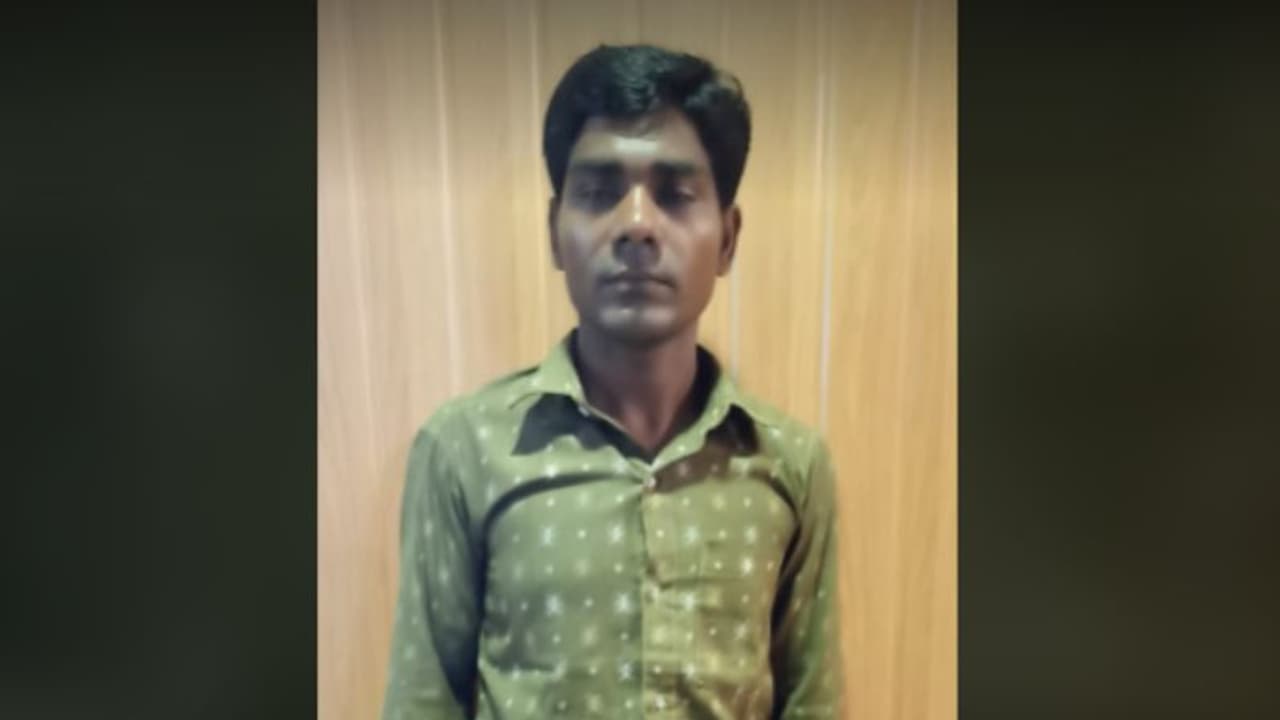 അഞ്ചാം ക്ലാസുകാരിയെ ശല്യപ്പെടുത്തി ബിഹാര് സ്വദേശി; പിടികൂടി നാട്ടുകാര് അഞ്ചാം ക്ലാസുകാരിയെ ശല്യപ്പെടുത്തി ബിഹാര് സ്വദേശി; പിടികൂടി നാട്ടുകാര്