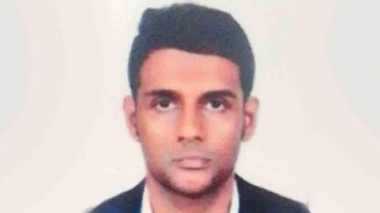 ഇരു കൈകളിലും ഡ്രിപ്പിട്ട് രക്തം ഒഴുക്കി കളഞ്ഞ് യുവ ഡോക്ടറുടെ ജീവനൊടുക്കല്, ഞെട്ടല് മാറാതെ ബന്ധുക്കള് ഇരു കൈകളിലും ഡ്രിപ്പിട്ട് രക്തം ഒഴുക്കി കളഞ്ഞ് യുവ ഡോക്ടറുടെ ജീവനൊടുക്കല്, ഞെട്ടല് മാറാതെ ബന്ധുക്കള്