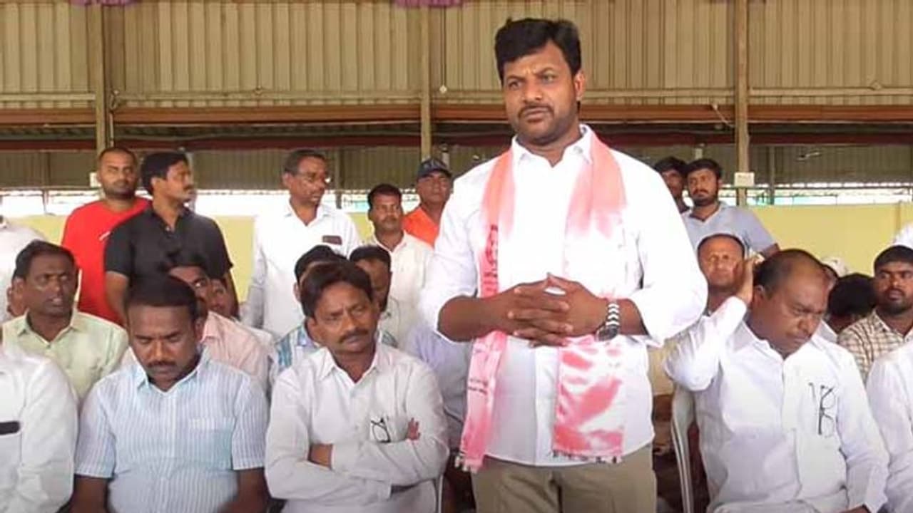 సరైన సమయంలో స్పందిస్తా: కులంపై రేఖానాయక్ ఆరోపణలపై జాన్సన్ నాయక్ సరైన సమయంలో స్పందిస్తా: కులంపై రేఖానాయక్ ఆరోపణలపై జాన్సన్ నాయక్