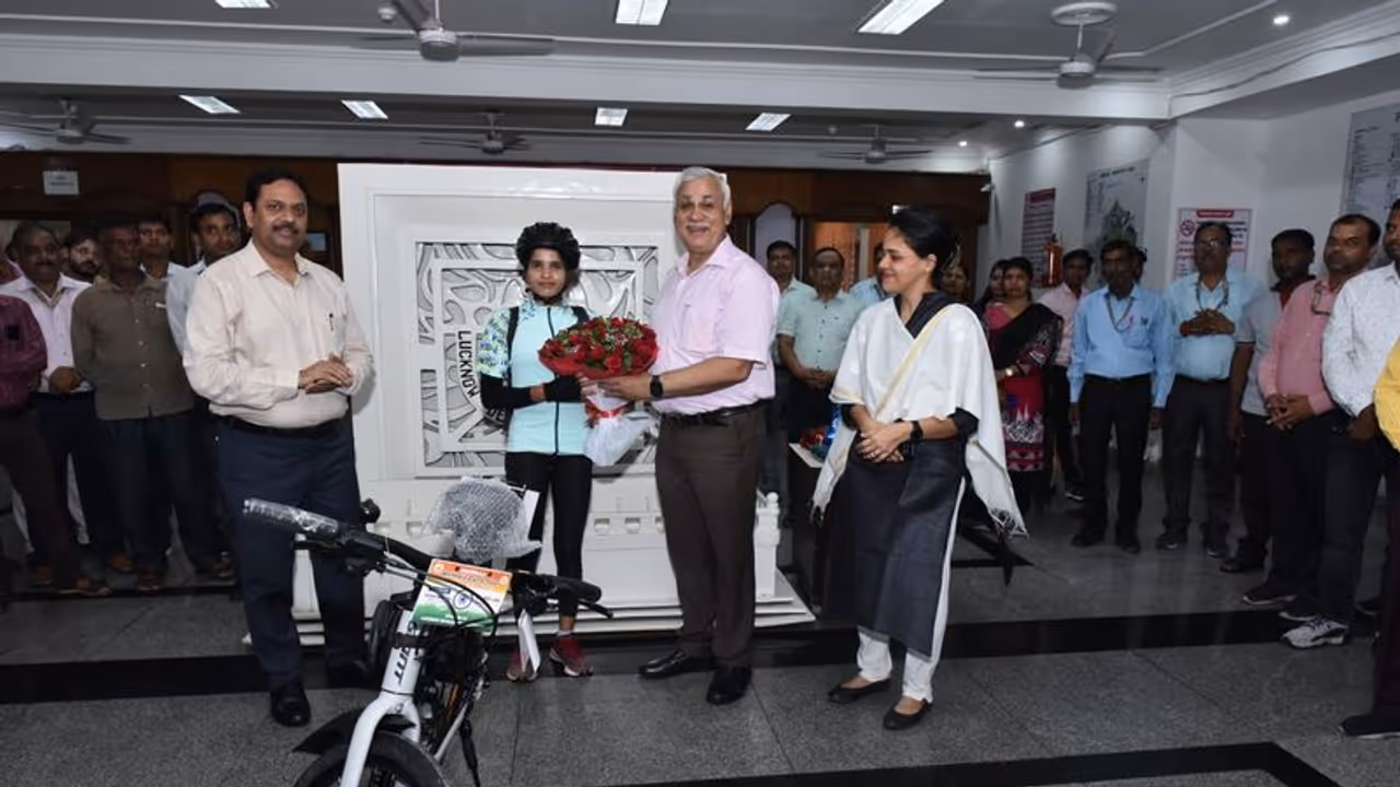 A labourer’s daughter cycled through 28 states to spread a social message A labourer’s daughter cycled through 28 states to spread a social message