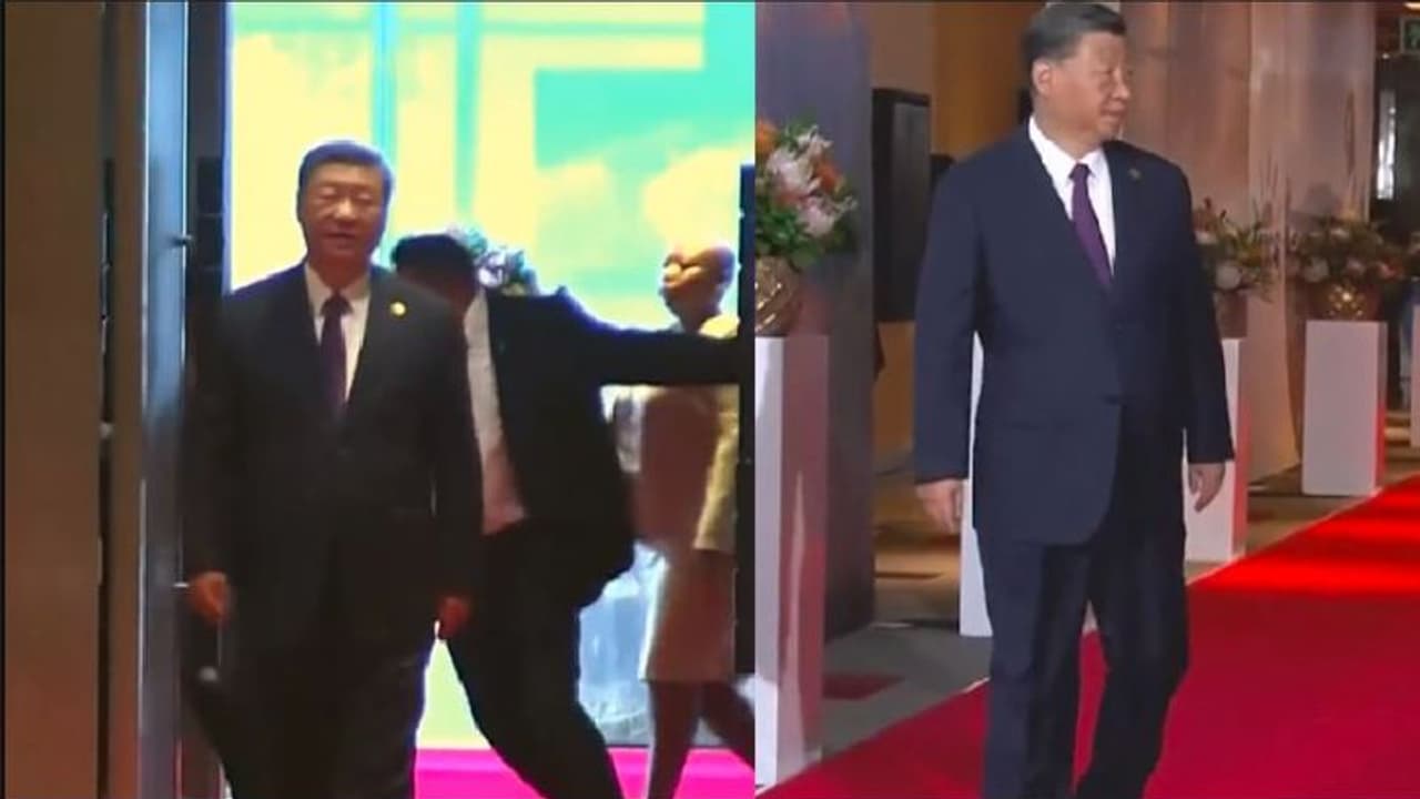 ಬಿಕ್ಸ್ ಶೃಂಗದಲ್ಲಿ ಚೀನಾ ಅಧ್ಯಕ್ಷಗೆ ಮುಜುಗರ: ಜಿನ್ಪಿಂಗ್ ಗಾರ್ಡ್ ತಡೆದ ಸಿಬ್ಬಂದಿ: ವೈರಲ್ ವೀಡಿಯೋ ಬಿಕ್ಸ್ ಶೃಂಗದಲ್ಲಿ ಚೀನಾ ಅಧ್ಯಕ್ಷಗೆ ಮುಜುಗರ: ಜಿನ್ಪಿಂಗ್ ಗಾರ್ಡ್ ತಡೆದ ಸಿಬ್ಬಂದಿ: ವೈರಲ್ ವೀಡಿಯೋ