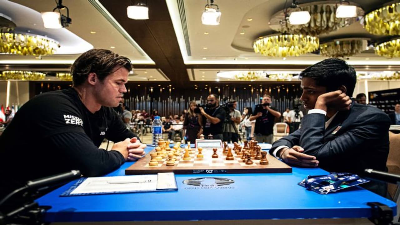 Chess World Cup: முதல் முறையாக FIDE World Cup சாம்பியனான மேக்னஸ் கார்ல்சன்: பிரக்ஞானந்தா அதிர்ச்சி தோல்வி! Chess World Cup: முதல் முறையாக FIDE World Cup சாம்பியனான மேக்னஸ் கார்ல்சன்: பிரக்ஞானந்தா அதிர்ச்சி தோல்வி!