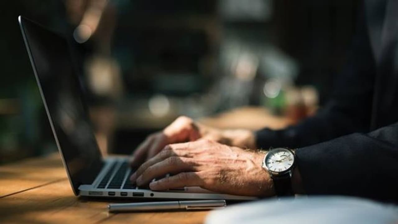 ബാത്ത്റൂം ബ്രേക്കെടുക്കണമെങ്കിൽ ഔട്ടും ഇന്നും ഇടണം, ഇല്ലെങ്കിൽ ജോലി പോകുമെന്ന് ഭീഷണി, വൈറൽ പോസ്റ്റ് ബാത്ത്റൂം ബ്രേക്കെടുക്കണമെങ്കിൽ ഔട്ടും ഇന്നും ഇടണം, ഇല്ലെങ്കിൽ ജോലി പോകുമെന്ന് ഭീഷണി, വൈറൽ പോസ്റ്റ്