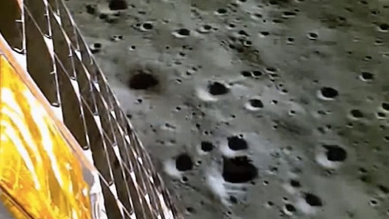 திக்... திக்... 20 நிமிடங்கள்... கூலாக நிலவில் குதித்த சந்திரயான் 3! விக்ரம் லேண்டர் கேமரா வீடியோ வெளியீடு!