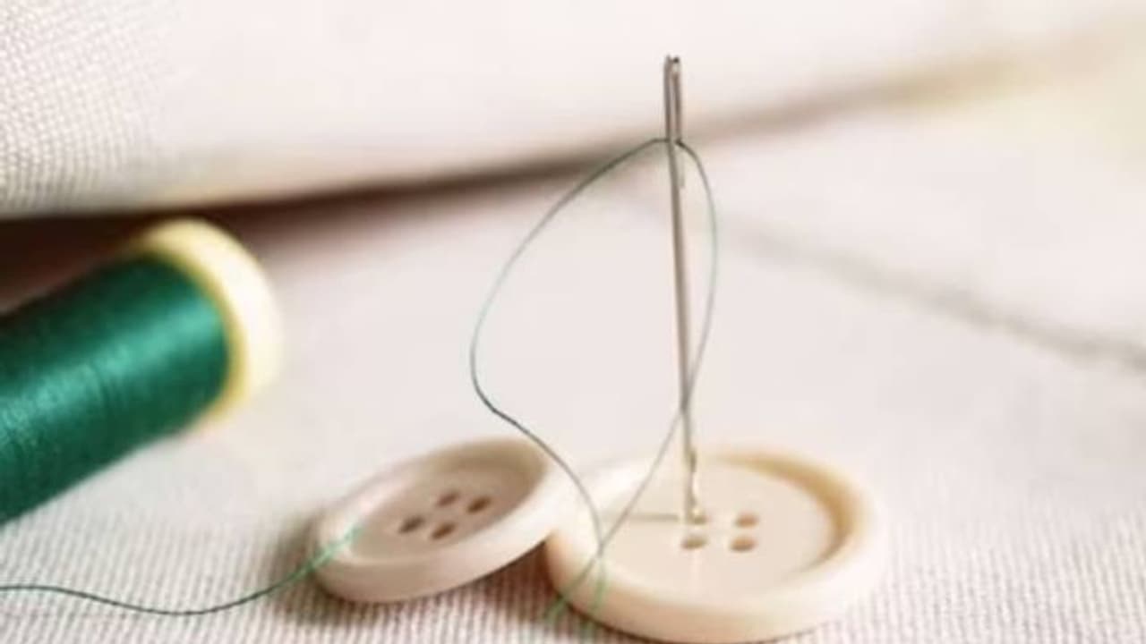 തയ്യൽസൂചി വിഴുങ്ങി അഞ്ചുമാസം പ്രായമുള്ള കുഞ്ഞ് തയ്യൽസൂചി വിഴുങ്ങി അഞ്ചുമാസം പ്രായമുള്ള കുഞ്ഞ്