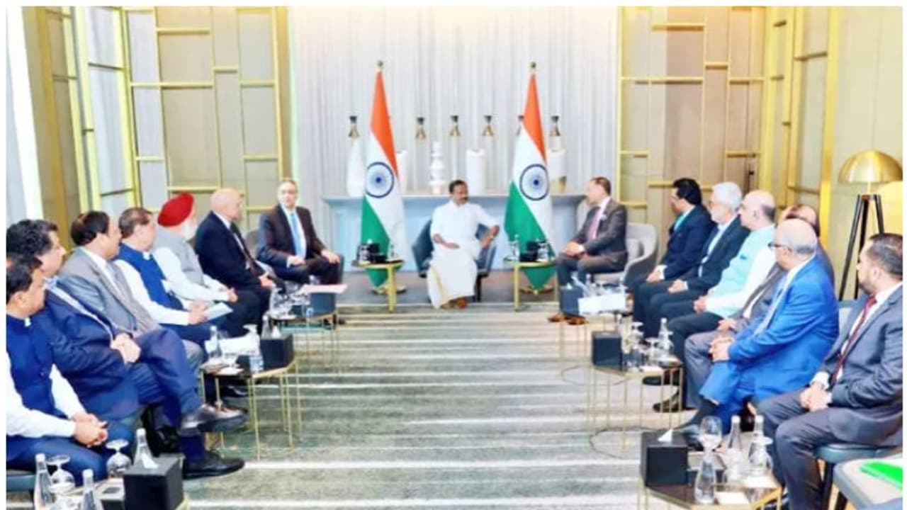 വിദേശകാര്യ സഹമന്ത്രി വി മുരളീധരന് കുവൈത്തില് വിദേശകാര്യ സഹമന്ത്രി വി മുരളീധരന് കുവൈത്തില്