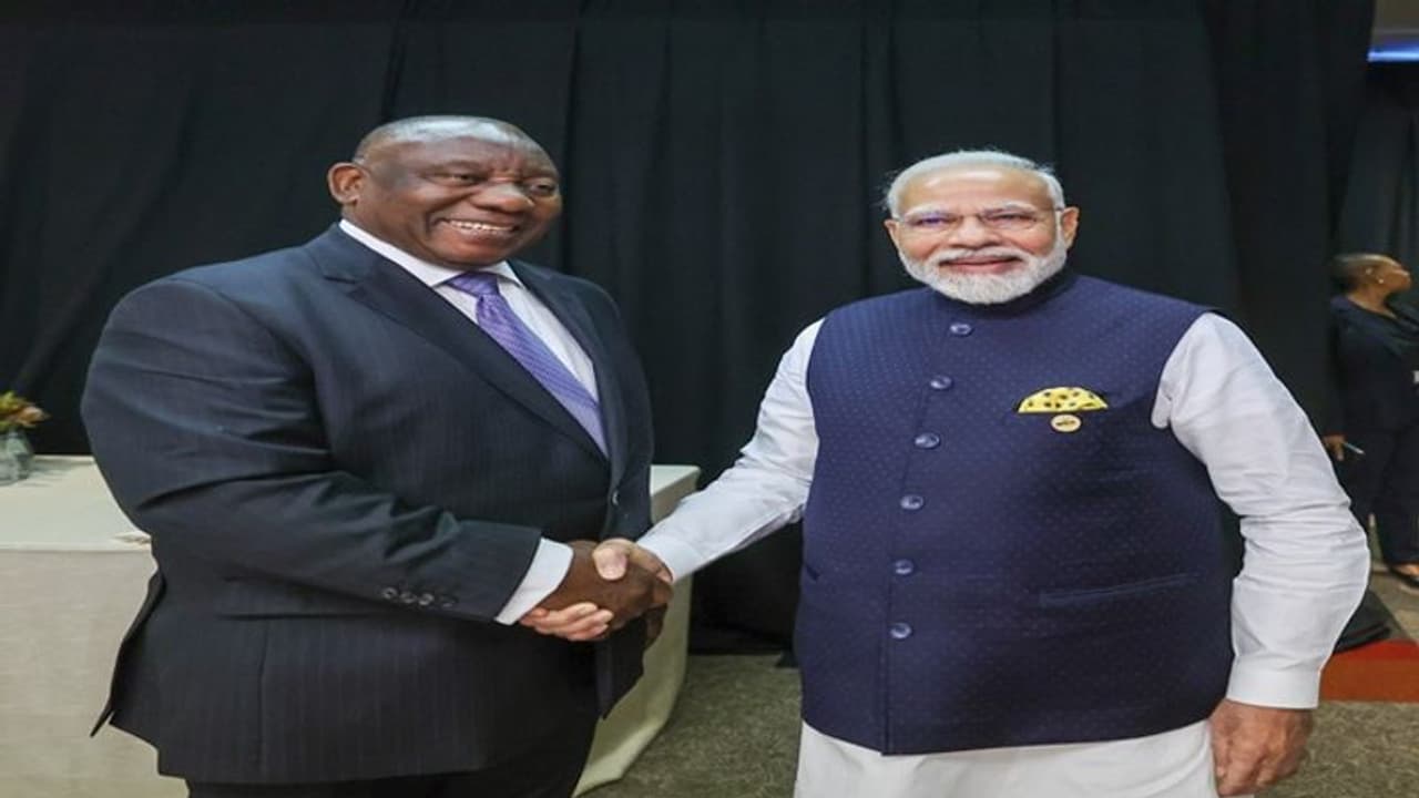 தென்னாப்பிரிக்கா அதிபருக்கு பிரதமர் மோடி அளித்த பரிசு!