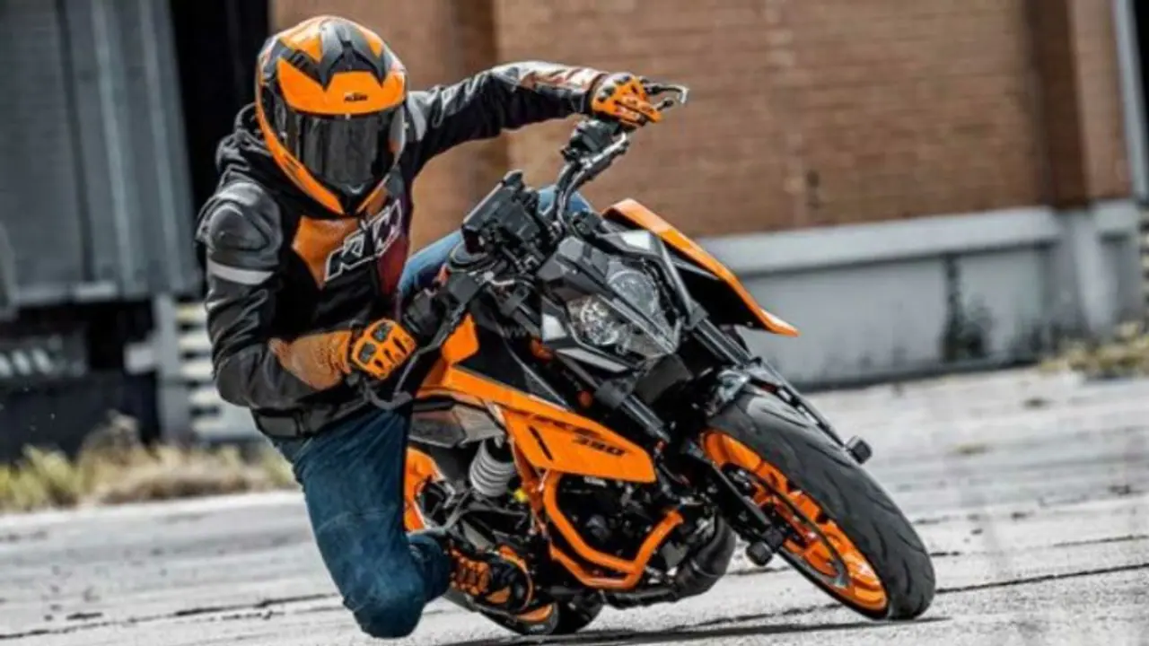 மேன்படுத்தப்பட்ட அம்சங்கள்.. அட்டகாசமான டெக்னாலஜி.. வெளியானது KTM 390 Duke 2024 விலை என்ன தெரியுமா?