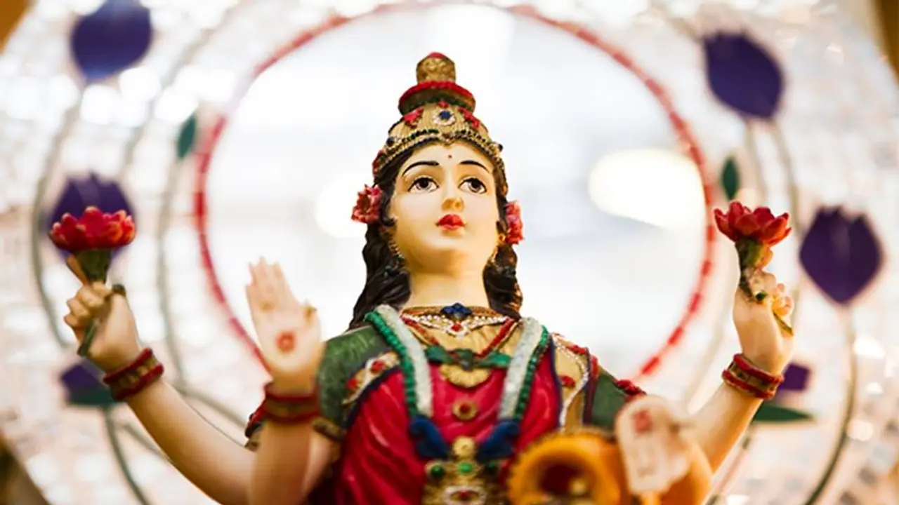 Varalakshmi Vrat 2023: 25 अगस्त को वरलक्ष्मी व्रत पर 5 शुभ योग, जानें पूजा विधि मुहूर्त और कथा
