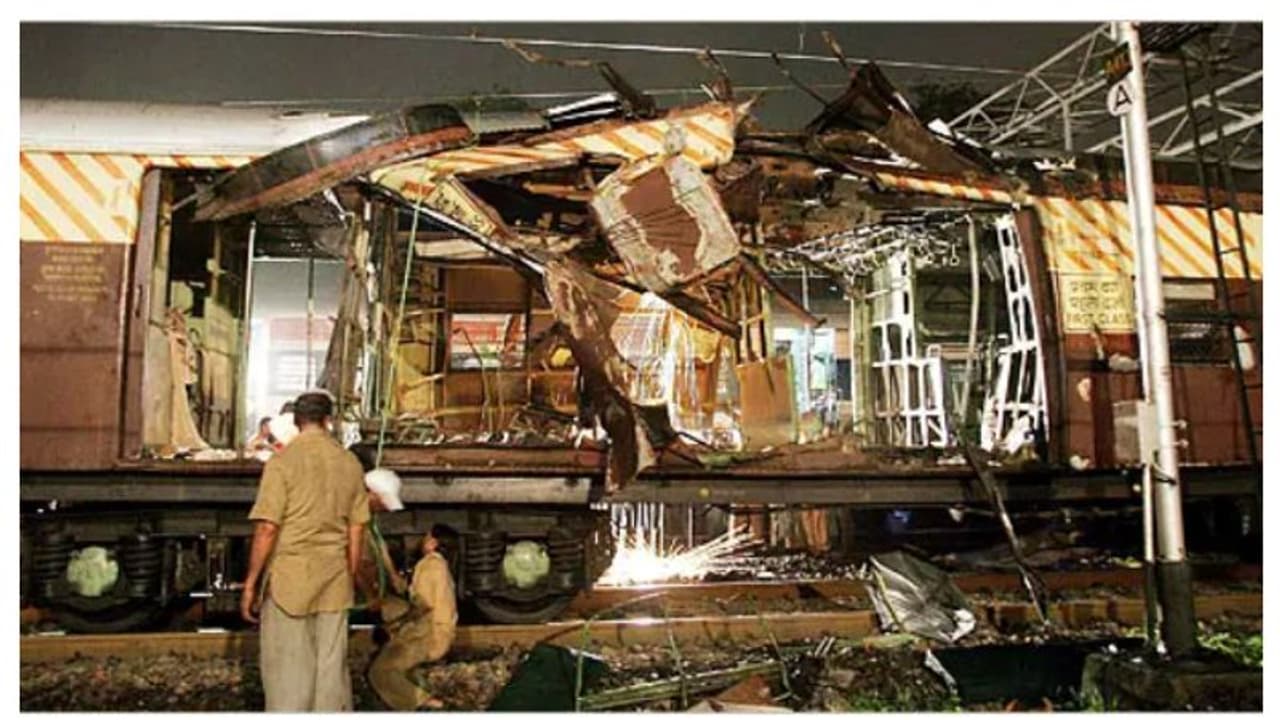 മറക്കില്ല, 2003 മുംബൈ ഭീകരാക്രമണത്തിന്റെ ഓർമകളിൽ നീറി രാജ്യം മറക്കില്ല, 2003 മുംബൈ ഭീകരാക്രമണത്തിന്റെ ഓർമകളിൽ നീറി രാജ്യം