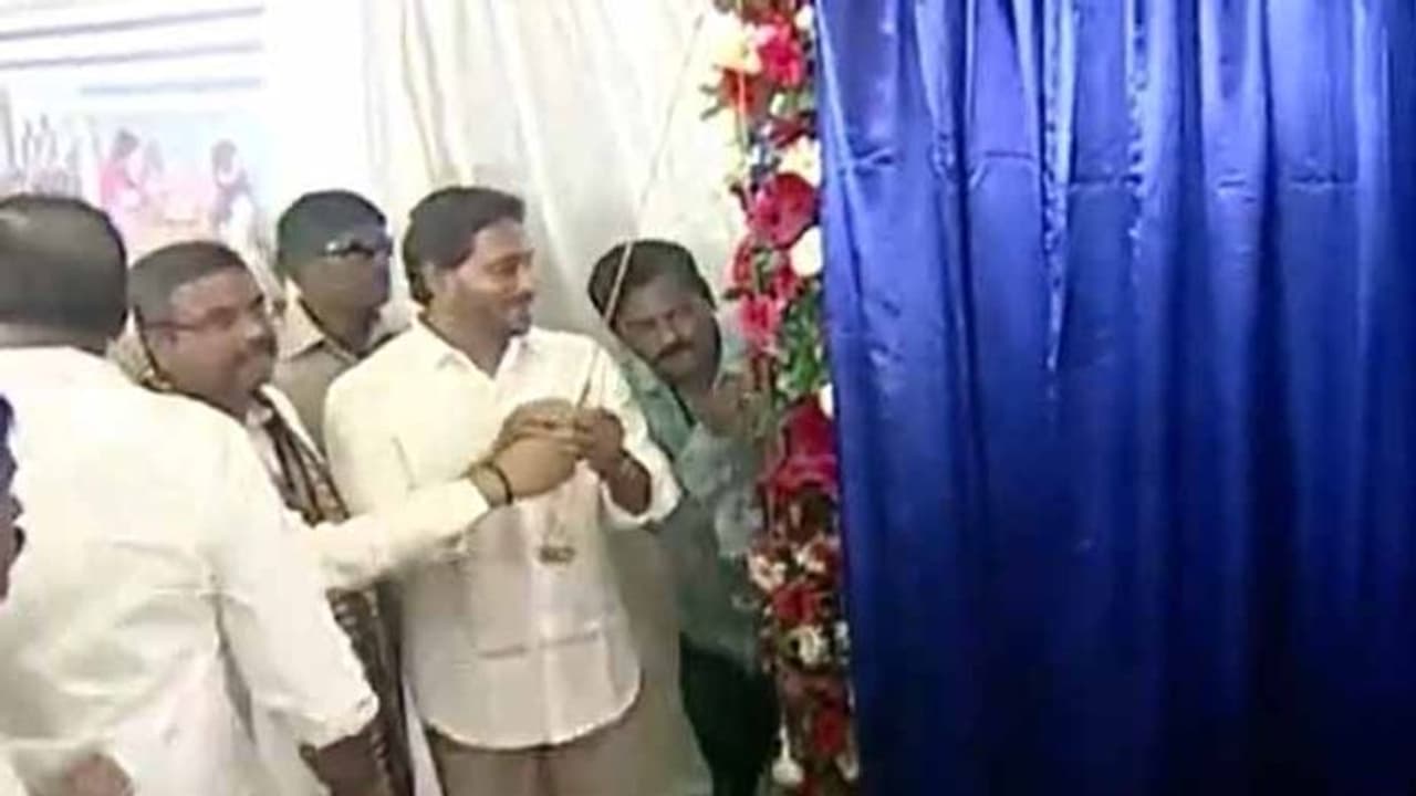 సాలూరులో గిరిజన యూనివర్శిటీ: శంకుస్థాపన చేసిన జగన్, ధర్మేంద్ర ప్రధాన్