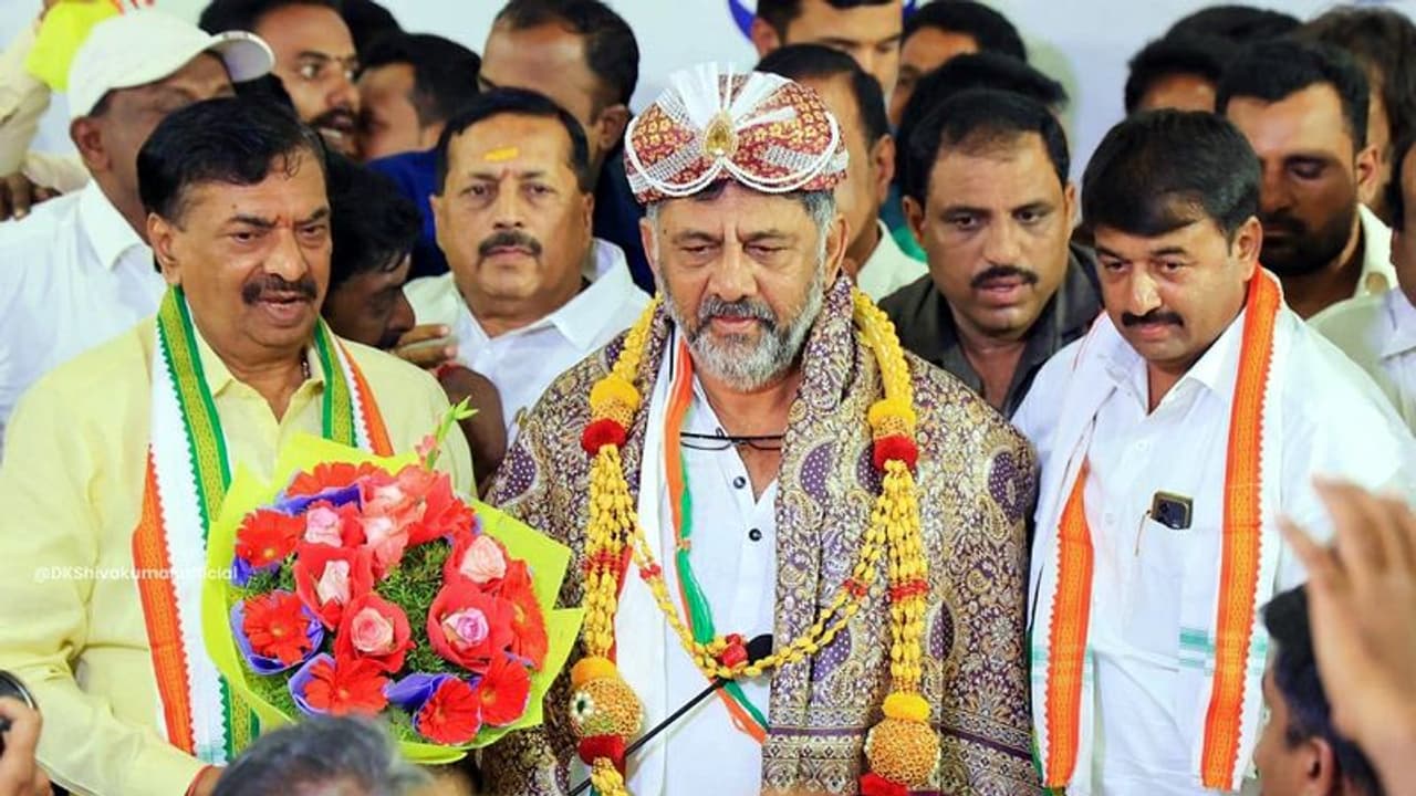 ಜಿಲ್ಲೆಗಳಲ್ಲೂ ‘ಆಪರೇಷನ್ ಹಸ್ತ’ಕ್ಕೆ ಡಿಕೆಶಿ ಹುಕುಂ: ಸಿದ್ಧಾಂತ ಒಪ್ಪಿ ಬರುವವರನ್ನೆಲ್ಲಾ ಸೇರಿಸಿಕೊಳ್ಳಿ ಜಿಲ್ಲೆಗಳಲ್ಲೂ ‘ಆಪರೇಷನ್ ಹಸ್ತ’ಕ್ಕೆ ಡಿಕೆಶಿ ಹುಕುಂ: ಸಿದ್ಧಾಂತ ಒಪ್ಪಿ ಬರುವವರನ್ನೆಲ್ಲಾ ಸೇರಿಸಿಕೊಳ್ಳಿ