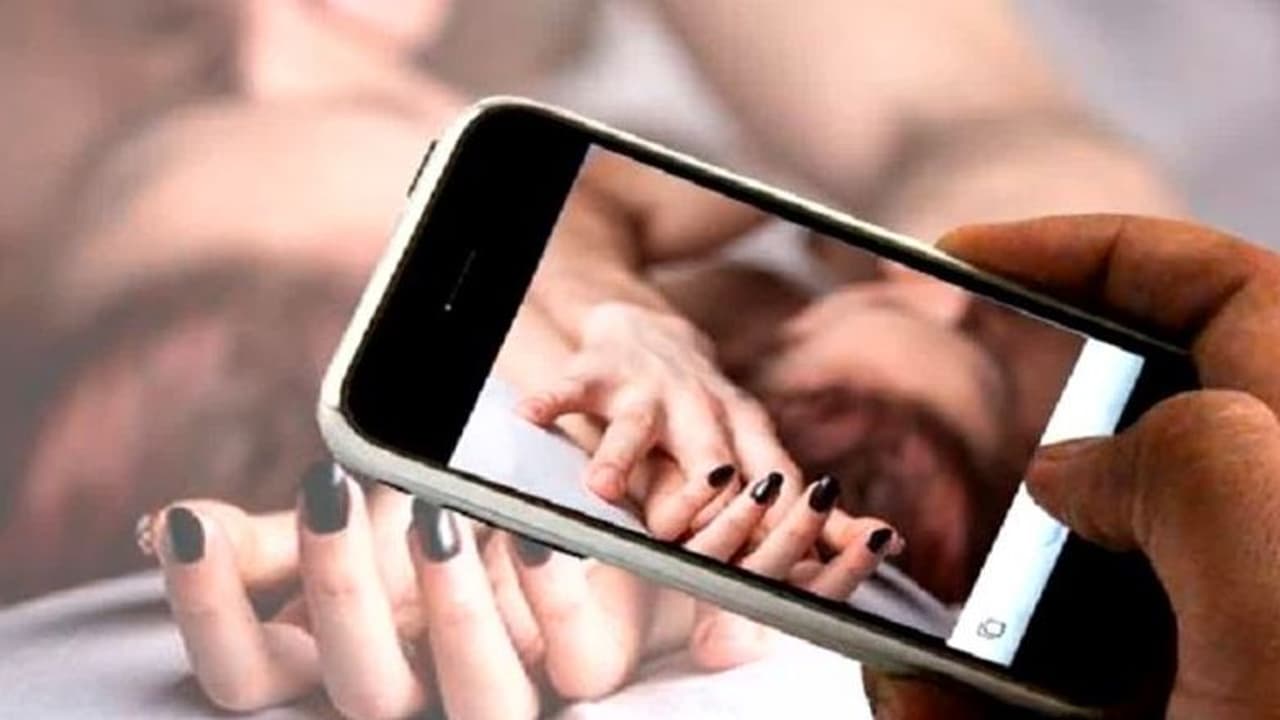 ಕಾಂಗ್ರೆಸ್ ಶಾಸಕನ S*X ವಿಡಿಯೋ ವೈರಲ್.. ಕೈ ಪಾಳಯದಲ್ಲಿ ಕಂಪನ