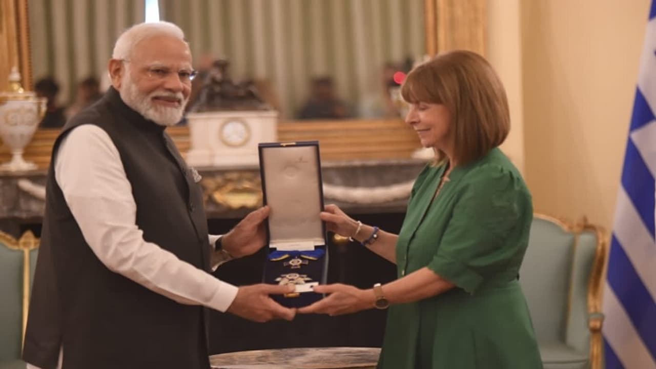 ధ్వైపాక్షిక వాణిజ్యం రెండింతలు: గ్రీస్ పర్యటనలో మోడీ ధ్వైపాక్షిక వాణిజ్యం రెండింతలు: గ్రీస్ పర్యటనలో మోడీ