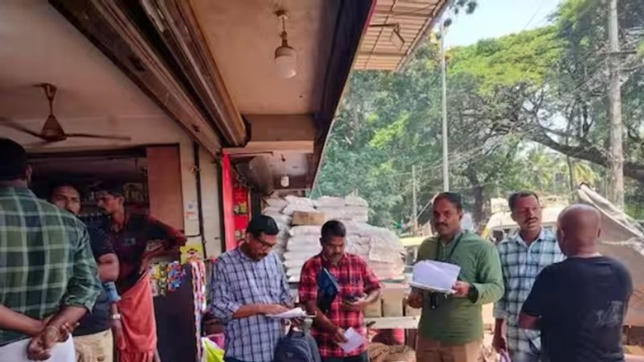 ഓണക്കാല പരിശോധന: 46 സ്ഥാപനങ്ങള്ക്കെതിരെ നടപടി, പിഴ ഈടാക്കിയത് ലക്ഷങ്ങള് ഓണക്കാല പരിശോധന: 46 സ്ഥാപനങ്ങള്ക്കെതിരെ നടപടി, പിഴ ഈടാക്കിയത് ലക്ഷങ്ങള്