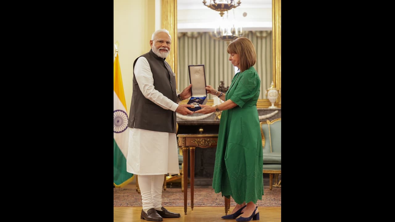 PM Modi: ప్రధాని మోడీకి అరుదైన గౌరవం.. అత్యున్నత పురస్కారాలు ప్రదానం చేసిన గ్రీస్.. PM Modi: ప్రధాని మోడీకి అరుదైన గౌరవం.. అత్యున్నత పురస్కారాలు ప్రదానం చేసిన గ్రీస్..