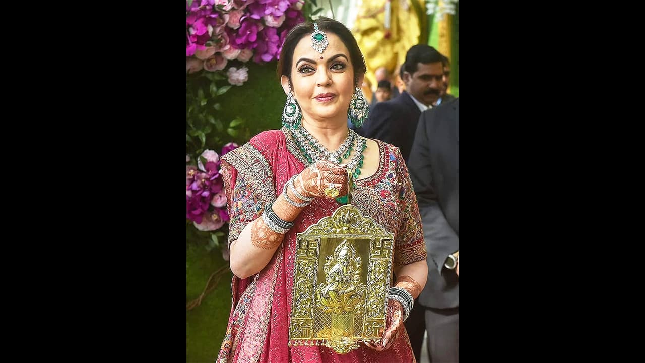 ரிலையன்ஸ் முக்கிய பொறுப்பில் இருந்து நீடா அம்பானி விலகல்; ஈஷா, ஆகாஷ், ஆனந்துக்கு முக்கிய பொறுப்பு!!