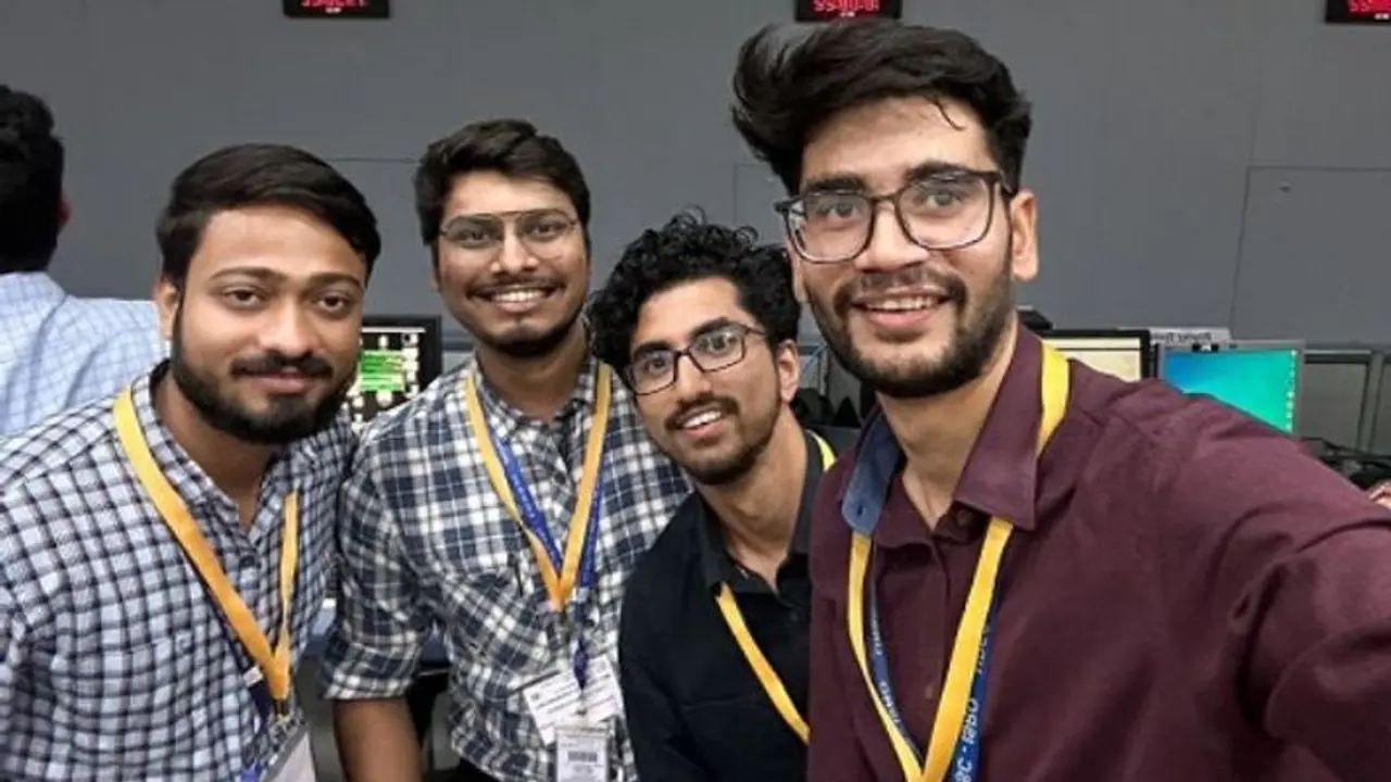 இஸ்ரோவின் சந்திரயான் 3 குழுவில் ஜாமியா பல்கலையின் மாணவர்கள்.. குவியும் பாராட்டுக்கள்..! இஸ்ரோவின் சந்திரயான் 3 குழுவில் ஜாமியா பல்கலையின் மாணவர்கள்.. குவியும் பாராட்டுக்கள்..!