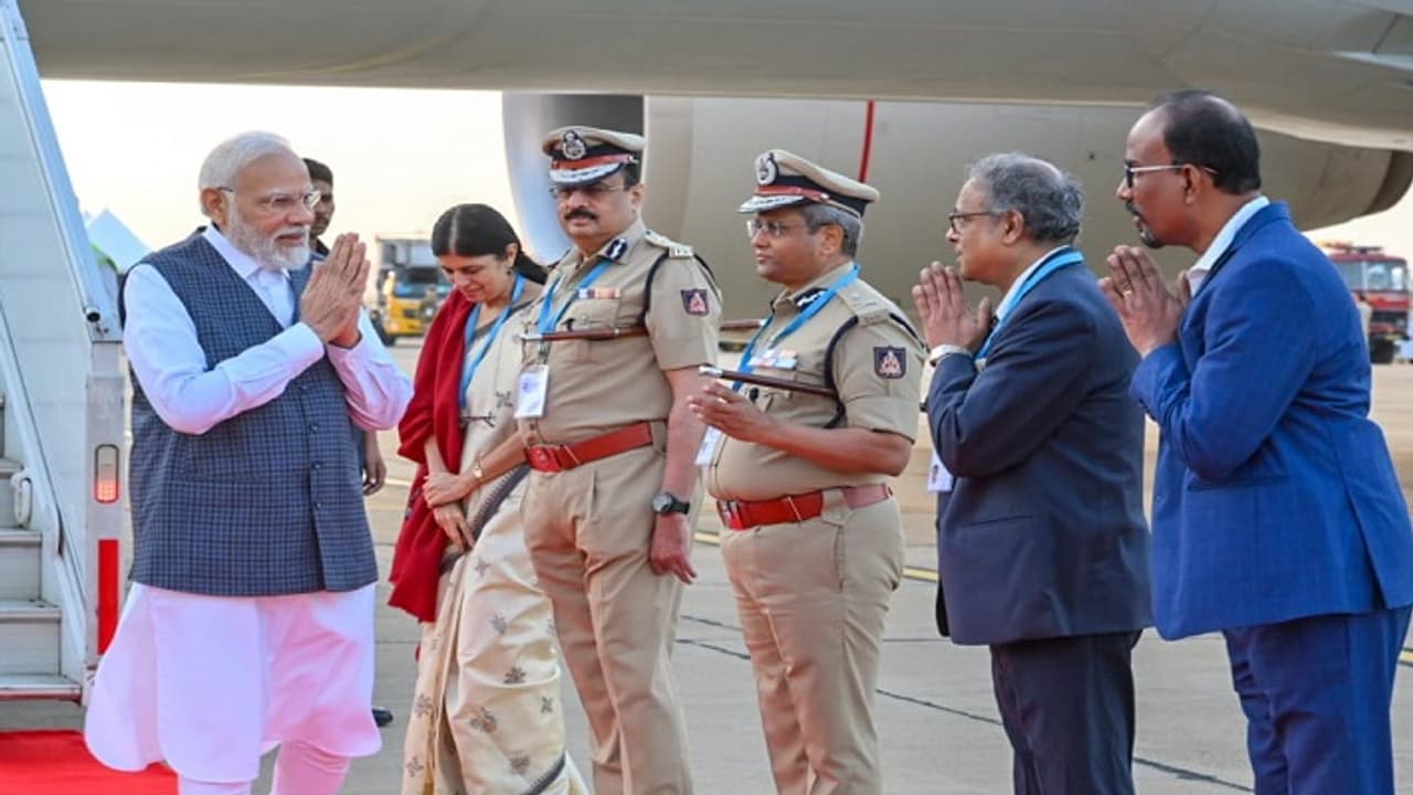 சந்திரயான் 3 திட்ட விஞ்ஞானிகளை பாராட்ட பெங்களூரு வந்தடைந்தார் பிரதமர் மோடி