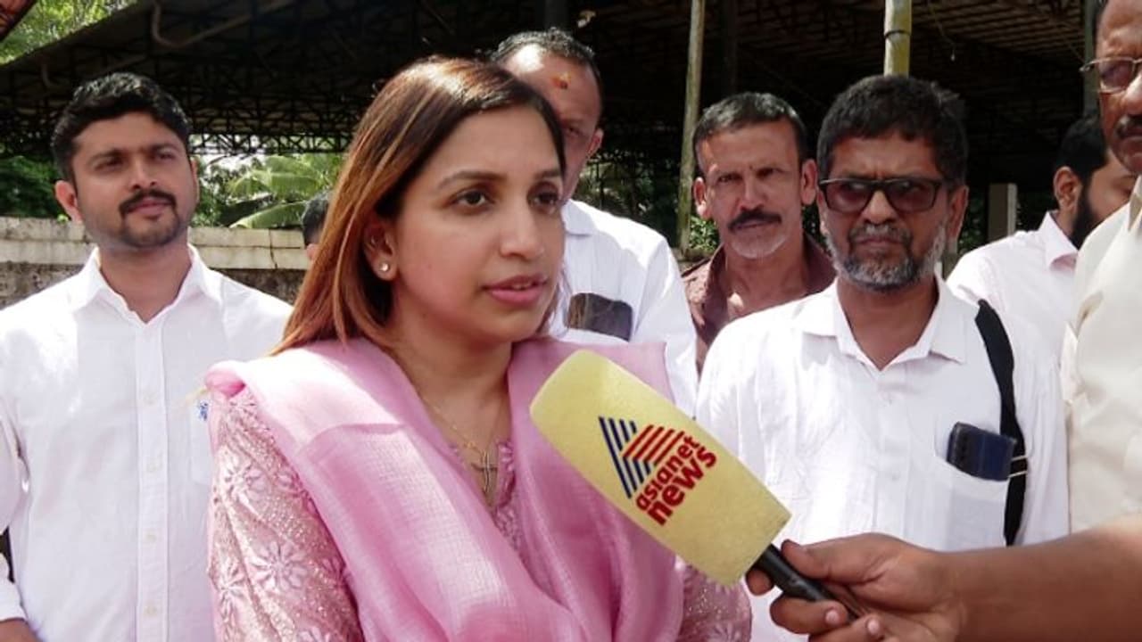 സൈബർ ആക്രമണത്തിനെതിരെ നിയമനടപടിയുമായി അച്ചു ഉമ്മൻ; പൊലീസിനും സൈബർ സെല്ലിനും വനിതാ കമ്മീഷനും പരാതി നൽകി സൈബർ ആക്രമണത്തിനെതിരെ നിയമനടപടിയുമായി അച്ചു ഉമ്മൻ; പൊലീസിനും സൈബർ സെല്ലിനും വനിതാ കമ്മീഷനും പരാതി നൽകി