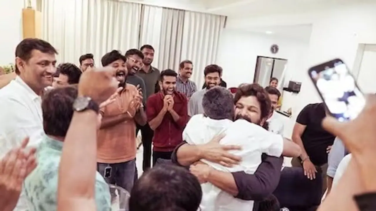 National Awards 2023: Allu Arjun hosts an intimate Pushpa themed bash to mark his big win