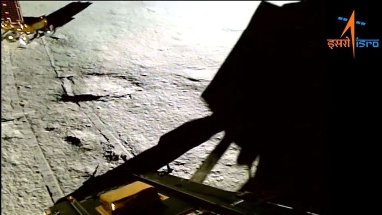 பிரக்யான் ரோவர் நிலவில் தேசியச் சின்னத்தை தெளிவாகப் பதிவு செய்யவில்லை: இஸ்ரோ தகவல்