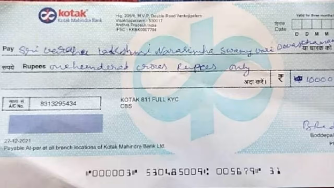 भगवान के साथ भी धोखा! दान पेटी में डाला 100 करोड़ का चेक, भक्त का खाता देख बैंककर्मी SHOCKED
