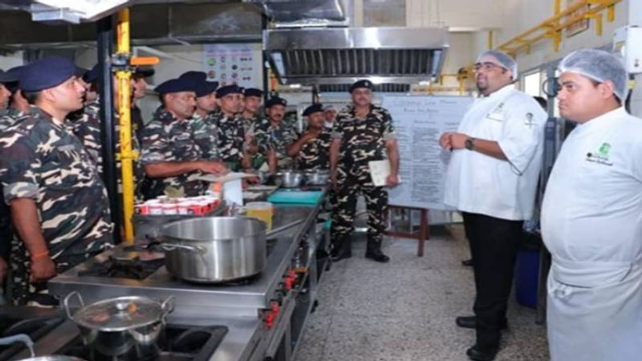 துணை ராணுவத்தினருக்கு சிறுதானிய உணவுகள்: சமையலர்களுக்கு பயிற்சி! துணை ராணுவத்தினருக்கு சிறுதானிய உணவுகள்: சமையலர்களுக்கு பயிற்சி!