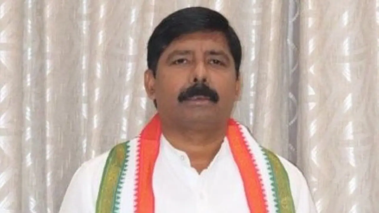 YS Sharmila: ఏపీపీసీసీ చీఫ్ పదవికి గిడుగు రాజీనామా.. రెండు రోజుల్లో షర్మిలకు పగ్గాలు! YS Sharmila: ఏపీపీసీసీ చీఫ్ పదవికి గిడుగు రాజీనామా.. రెండు రోజుల్లో షర్మిలకు పగ్గాలు!