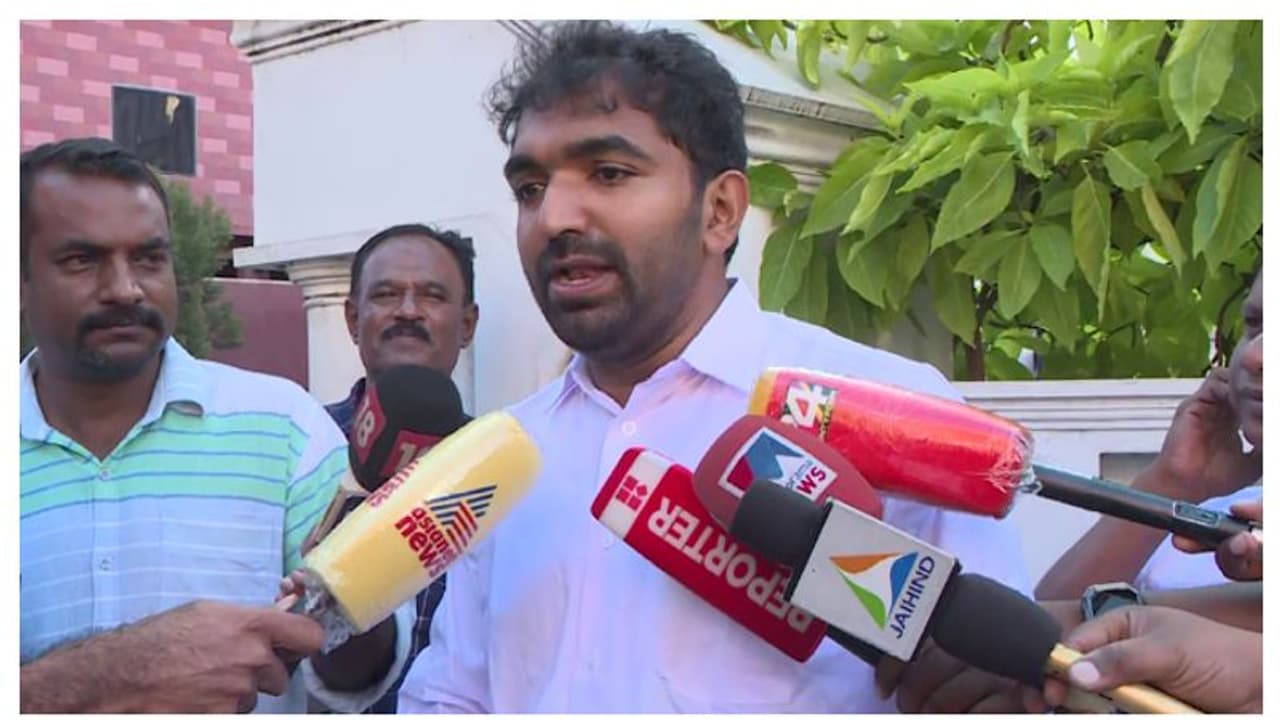 സൈബർ ആക്രമണങ്ങളും ട്രോളുകളും സ്വാഗതം ചെയ്യുന്നു, വിവാദങ്ങൾ മറുപടി അർഹിക്കുന്നില്ല: ചാണ്ടി ഉമ്മൻ സൈബർ ആക്രമണങ്ങളും ട്രോളുകളും സ്വാഗതം ചെയ്യുന്നു, വിവാദങ്ങൾ മറുപടി അർഹിക്കുന്നില്ല: ചാണ്ടി ഉമ്മൻ